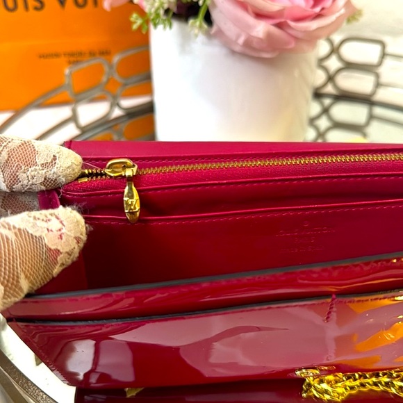 Authentic Louis Vuitton Portefeiulle Louise Patent Leather Long Bifold Wallet - Picture 8 of 16